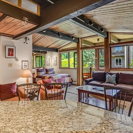 Laurelwood Condominiums 413
